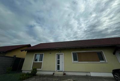 Casă cu 3 camere cu Teren 250 Mp în Bucovăț (Remetea Mare) - 1