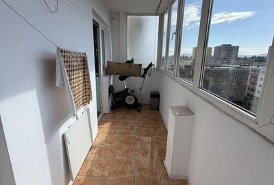 Apartament cu 2 camere decomandat în Tractorul