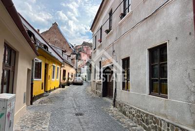 Imobil monument istoric de vanzare ,Strada Targului, Sibiu