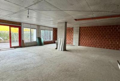 De vanzare Spatiu Comercial - 3