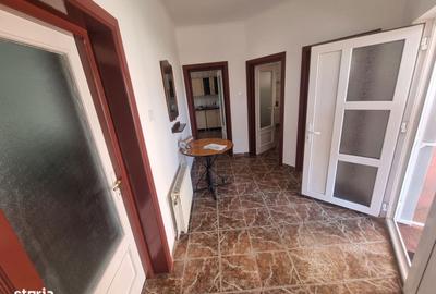 Casă cu 4 camere cu Teren 1202 Mp în Băcia - 3