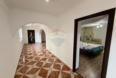 Casă individuală cu 8 camere cu Canalizare în Vulturu - 7