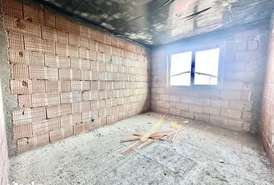 Casă cu 4 camere cu Teren 300 Mp în Central