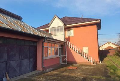 Casă cu 9 camere cu Teren 1000 Mp în Mărăcineni - 1