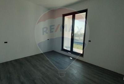 Casă cu 4 camere cu Teren 500 Mp în Vânători - 8