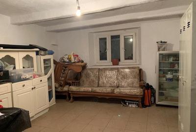 Casă cu 2 camere cu Teren 1242 Mp în Teș - 2