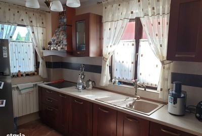 Casă cu 10 camere cu Teren 700 Mp în Obor - 2