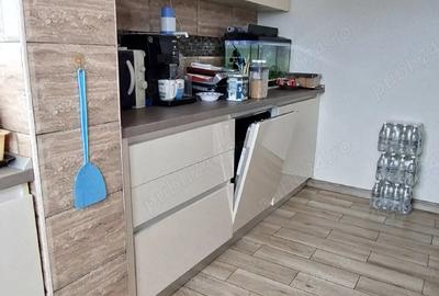 Apartament cu 3 camere decomandat în Craiovei - 2