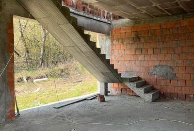 Casă cu 4 camere cu Teren 4038 Mp în Milcoiu - 6