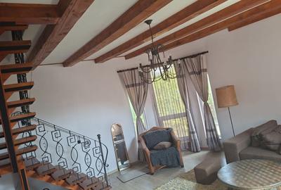 Casă cu 4 camere semidecomandat în Central - 1