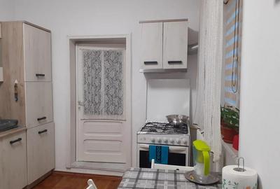 Vanzare Casa din caramida, supr. totala este de 387.mp., supr. const.121mp., str. Garii cu M. Bravu - 12