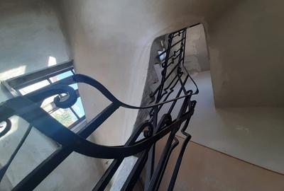 Casă cu 7 camere cu Canalizare în Iancului