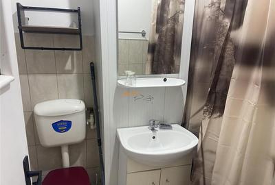 Garsoniera , zona ultracentrala - Piata Moldovei , et 3/4 , - 29