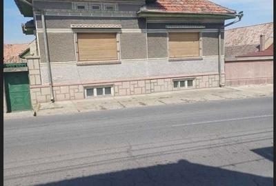 Casă cu 4 camere în Central - 2