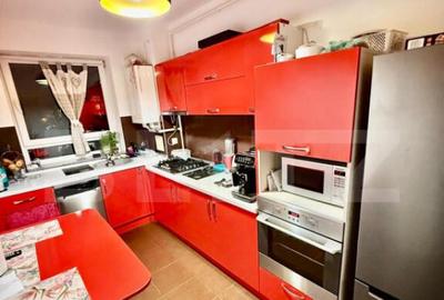 Apartament de vanzare, cu 2 camere, decomandat, etaj 7/8, zo - 4