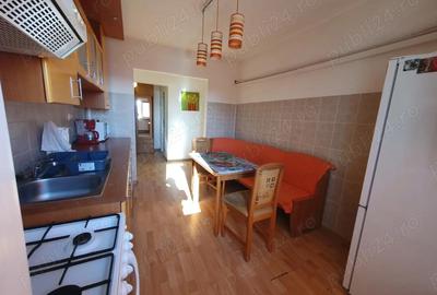 Apartament cu 3 camere decomandat în Faleza Nord
