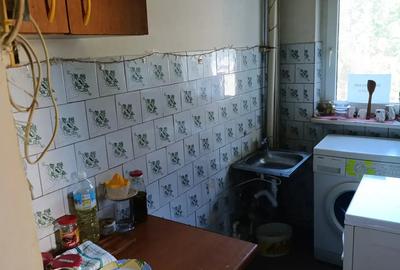 Vand apart 2 camere zona Peco - 9