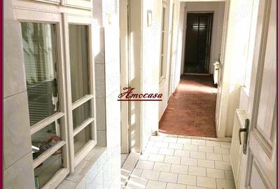 Casă cu 4 camere în Central - 1