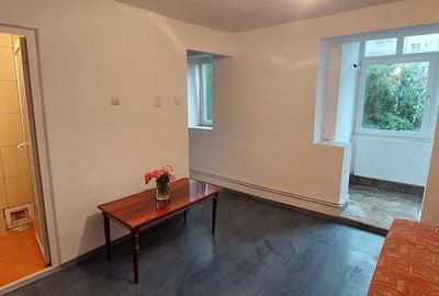Garsonieră semidecomandată în Micro 6 - 7