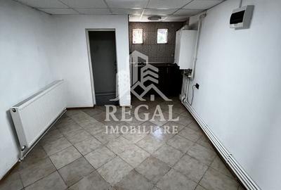 Spațiu comercial, de 110 mp, în Central - 4