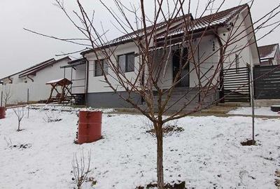 Casă cu 3 camere cu Teren 80 Mp în Central - 1