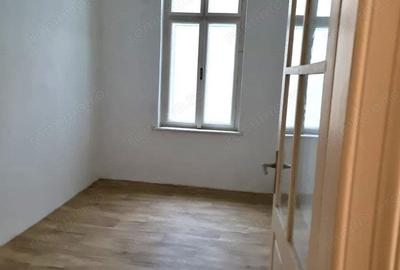 1 cam etaj 1 zona Unirii Pietonal - 4