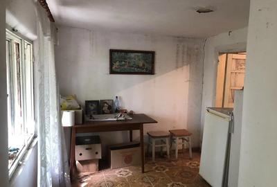 Casă cu 8 camere cu Teren 2700 Mp în Grojdibodu - 1