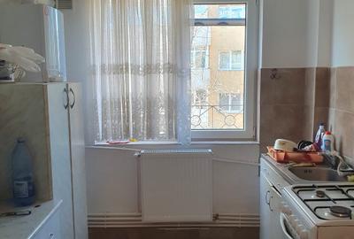 Apartament cu 3 camere semidecomandat, mobilat în Podu Roș - 4