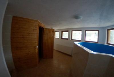 Casă cu 5 camere cu Teren 1585 Mp în Central - 1