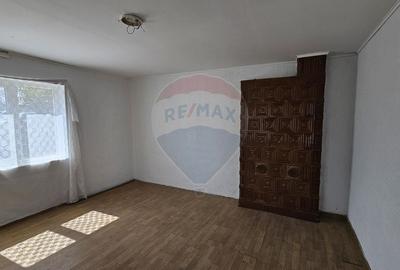 Casă  cu 3 camere, teren intravilan de 1300mp în Ipotești Tișăuți, SV - 12