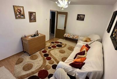 Se vinde apartament cu 3 camere, situat in Comane?ti, Bacau, etaj 4. - 1