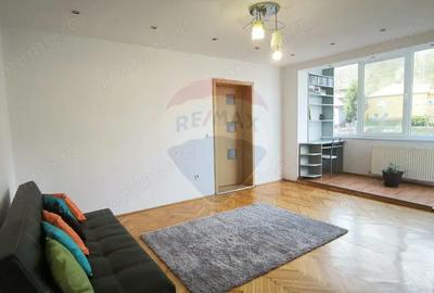 Apartament cu 3 camere semidecomandat în Mediaș - 1