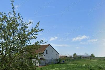 Teren de 2048 mp, în Vadu - 4