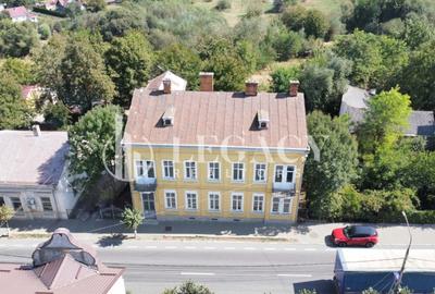 VÂNZARE/SCHIMB CU TEREN  - Clădire interbelică, centru oraș Siret - 2