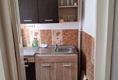 Garsonieră decomandată în UTA - 5