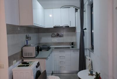 Apartament cu 2 camere semidecomandat, mobilat în Nord