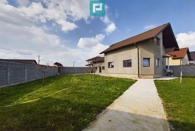 Casa la gri in Livada - 1