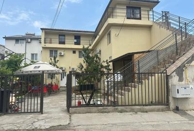 Casă cu 14 camere cu Canalizare în Est - 1