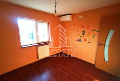 Apartament cu 3 camere, decomandat, 2 balcoane, 2 bai,etaj intermediar - 2