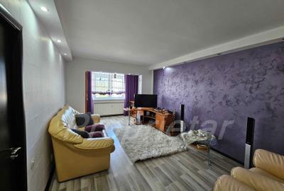 Apartament cu 2 camere decomandat în CET - 3
