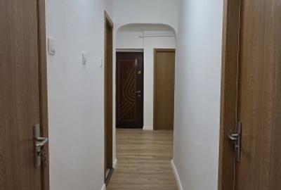 Apartament cu 3 camere decomandat în Dristor