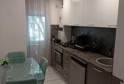 Apartament cu 4 camere, Micro 17, langa piata - 1