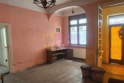 Casă individuală cu 3 camere semidecomandat cu Canalizare în Floreasca - 1