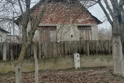 Casă cu 3 camere cu Teren 1800 Mp în Jebel