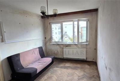 Apartament cu 2 camere semidecomandat în Podu Roș