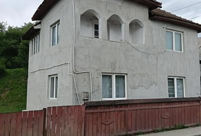 Casă cu Teren 1200 Mp în Central - 3