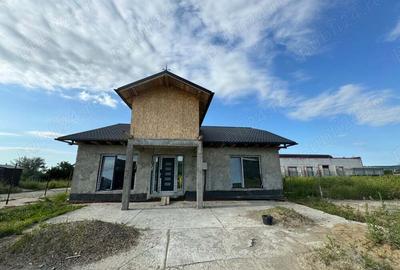 Vand sau schimb casa cu apartament - 3