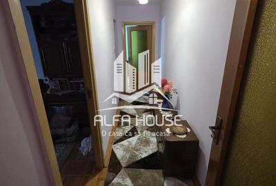 Apartament cu 3 camere semidecomandat în Micro II