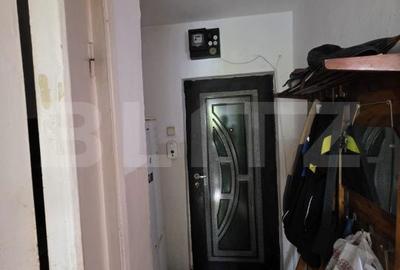 Apartament cu 3 camere semidecomandat în Micro 40 - 2