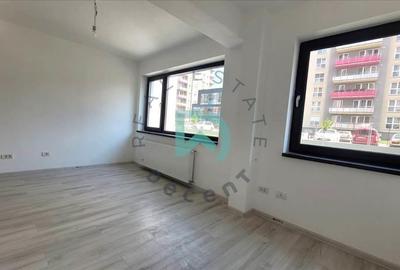 Studio,  47 mp, Tractorul - 9